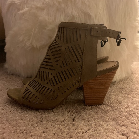 Peep toe geometric heels - Picture 2 of 2